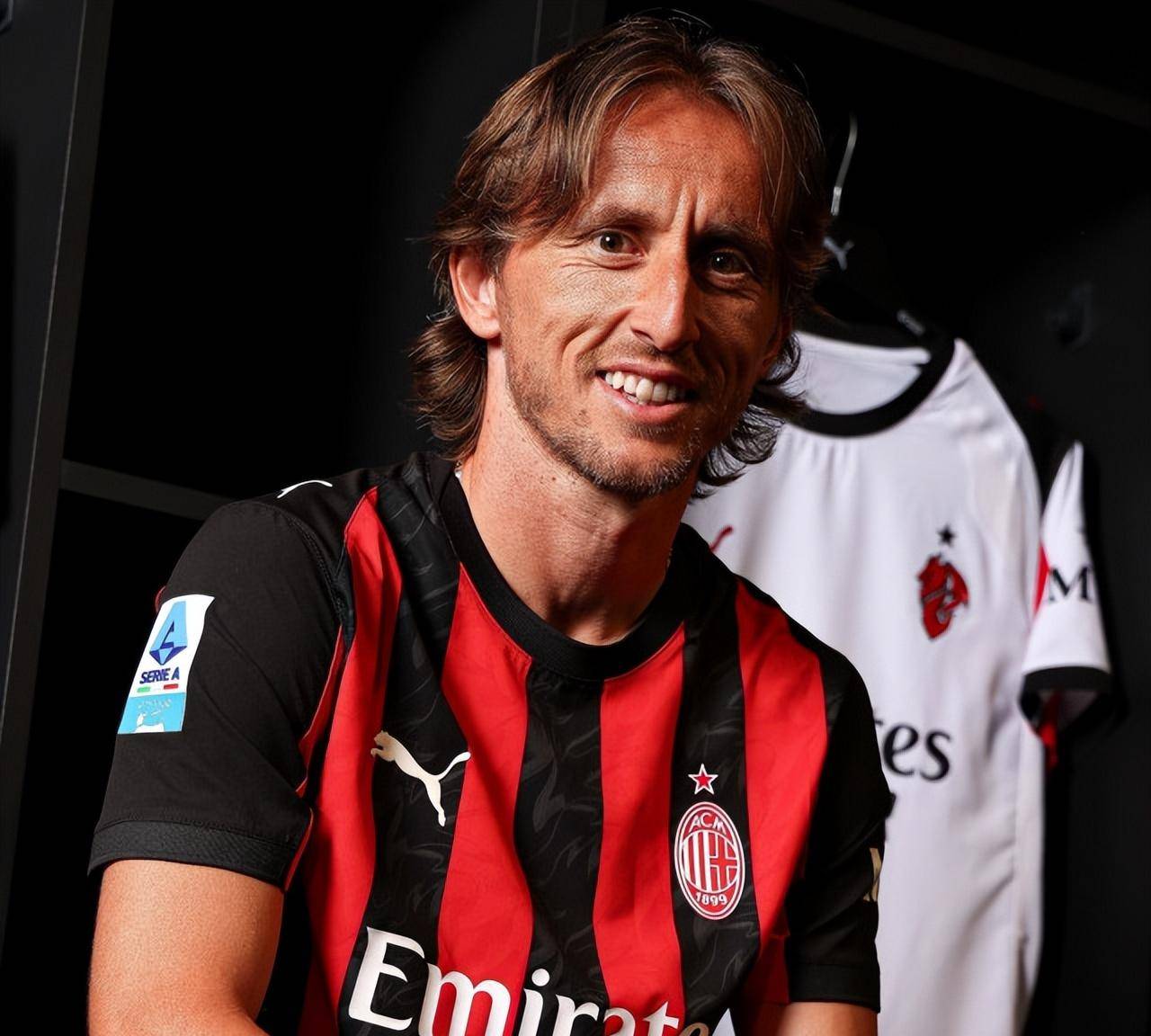 真正意义上的倒钩之王。很多其他球员所谓的倒钩其实...