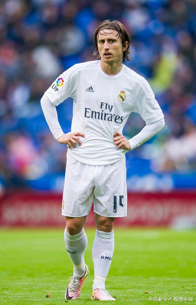 拜仁因球迷燃放烟火被罚，欧冠主场部分看台关闭